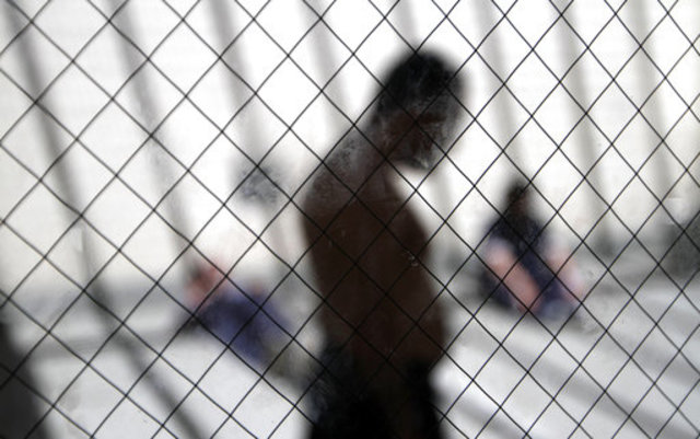 Trump administration moves to detain migrant families longer