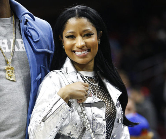 Nicki Minaj pays college costs for Twitter fans