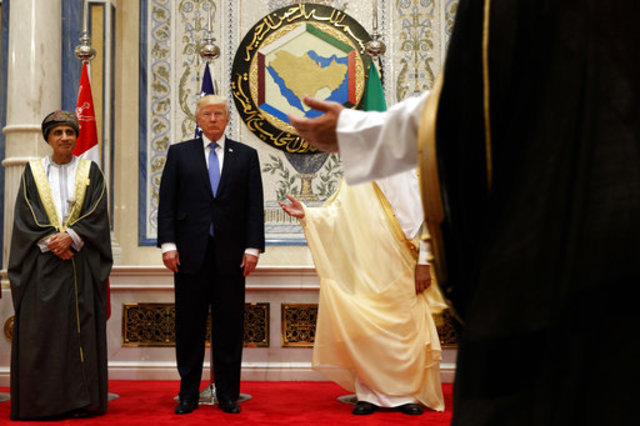 Trump meeting with Arab leaders ahead of major speech