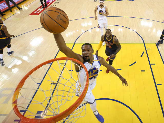 NBA Finals: Curry, Durant power Warriors past Cavs in Game 1, 113-91