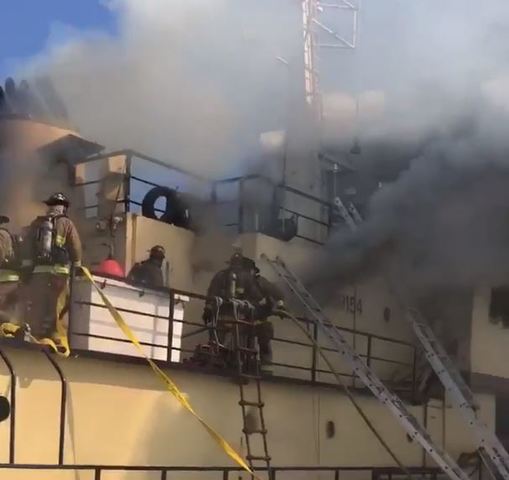 2-alarm fire breaks out on boat in San Diego Bay