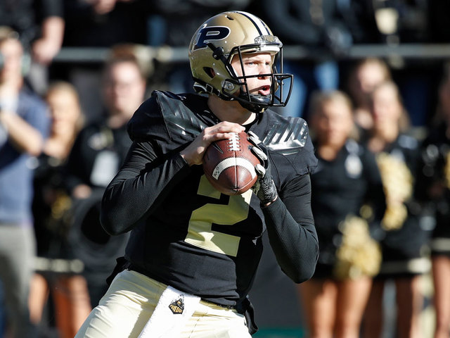Purdue QB leads team to Foster Farms Bowl win while playing with torn ACL