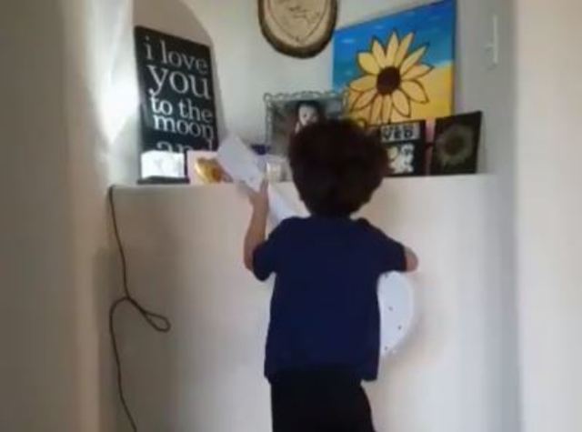4-year-old sings 'Remember Me' to baby sister who passed away