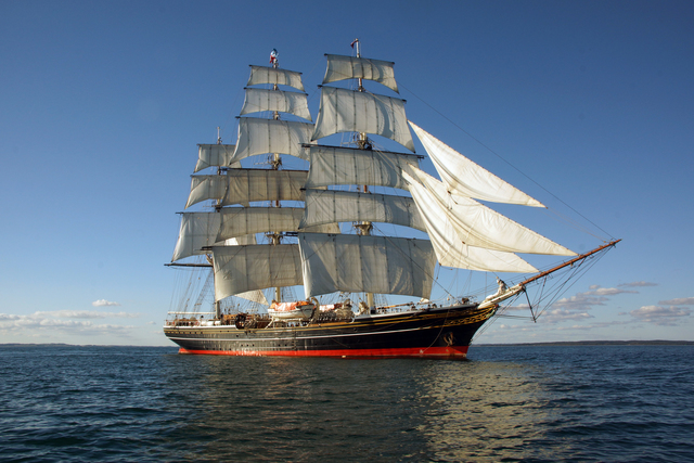 Stad Amsterdam ship to dock near Star of India
