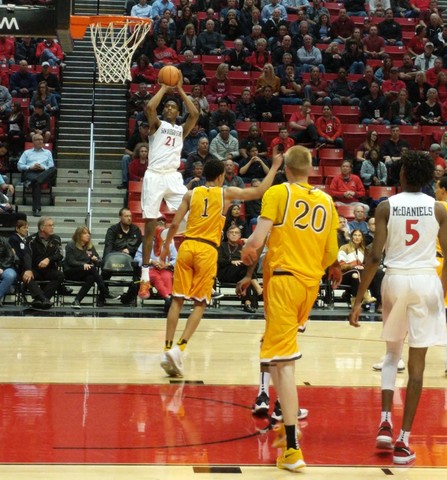 Bench propels Aztecs to 87-77 victory over Wyoming