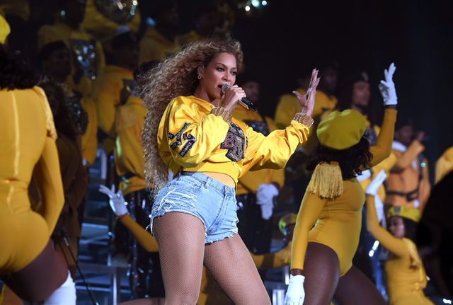 Beyonce stuns Coachella crowd