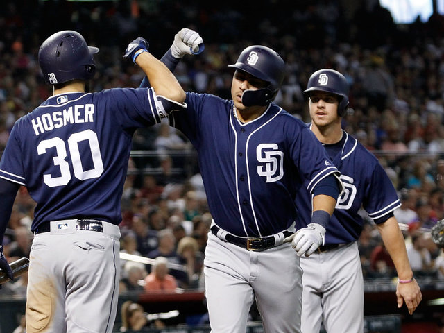 Padres drop second straight to Diamondbacks