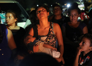 Migrant caravan approaches US-Mexico border