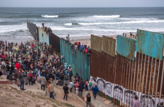 PHOTOS: Migrant caravan makes way to border