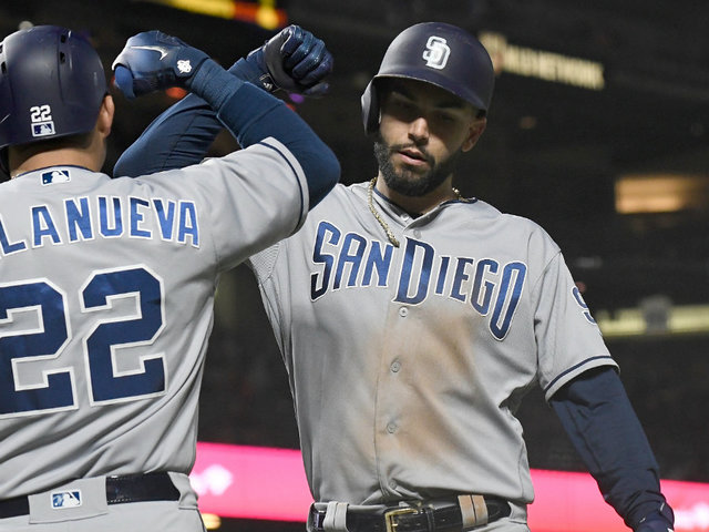 Hosmer's late solo homer lifts Padres to 3-2 win over Giants