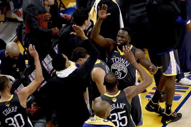 Curry dazzles from deep, Warriors take 2-0 NBA Finals lead