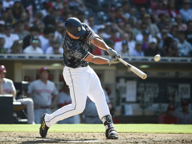 Renfroe's pinch slam carries Padres over Reds, 6-3
