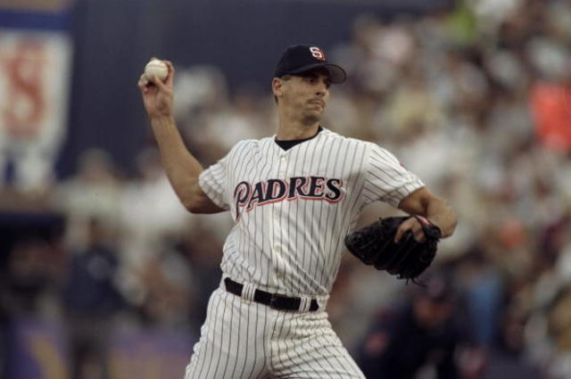 Ex-Padres pitcher catches criminal suspects