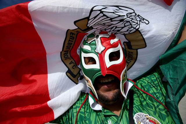 Mexico keeps World Cup ball rolling, downing South Korea 2-1