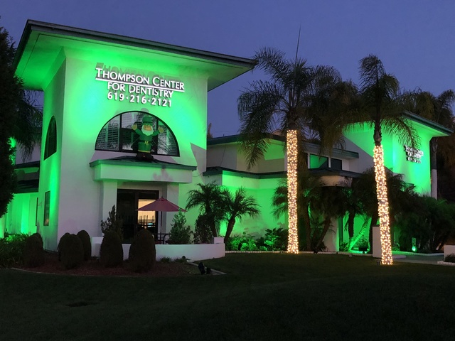 Chula Vista dentist office puts on nightly light show for passersby