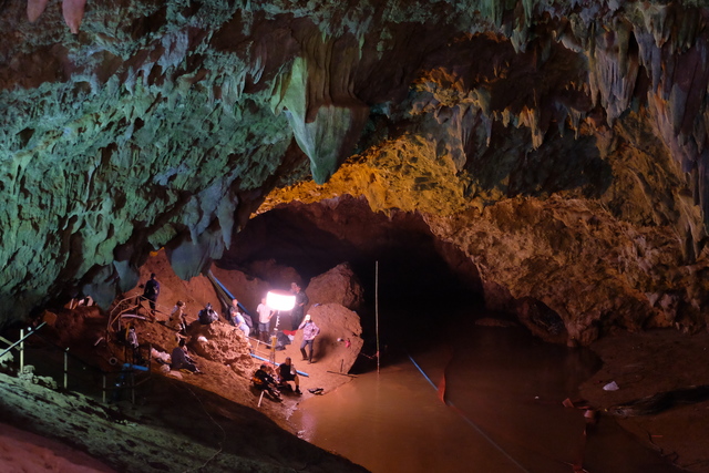 Thai rescuer in cave dies from lack of oxygen
