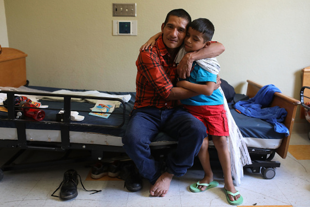 San Diego judge upholds ban on deporting reunited migrant families