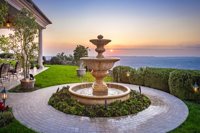 Rancho Santa Fe home high on a hilltop