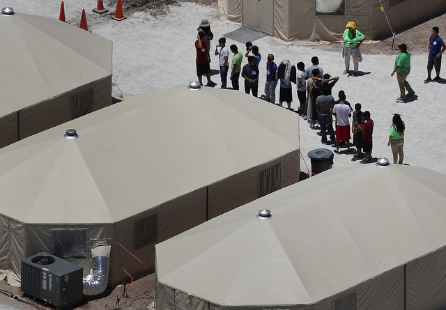 Government to expand, extend Texas tent shelter for children