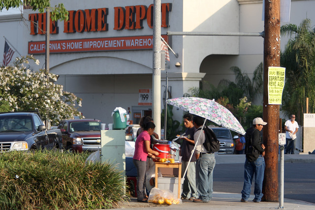 New California law decriminalizes sidewalk vendors
