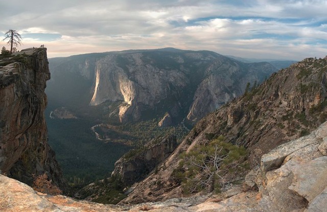 2 die after falling from overlook in Yosemite National Park