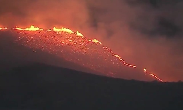hill fire tears through ventura county as it burns towards pacific
