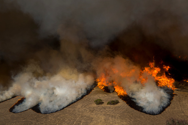 Santa Ana winds plague crews in Woolsey Fire