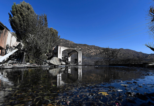 Mudslides possible as rain reaches Woolsey Fire zone