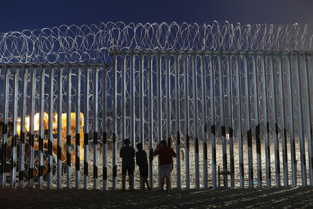 Woman with child injured while scaling U.S.-Mexico border fence