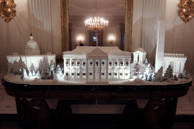White House pastry chefs make National Mall in gingerbread